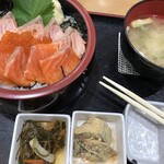 でか盛り海鮮問屋 - 期間限定Ｗサーモン丼