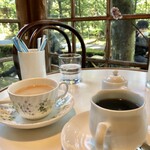 ミハエル - ブレンドコーヒー600円とロイヤルミルクティー700円