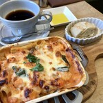 L'Occitane Cafe Karuizawa Purinsu・Shoppingupurazaten - Gratin with Shrimp and Rigatoni, JPY 1,780 – Served with Bread and Olive Oil. Coffee is available for an additional charge of JPY 300.