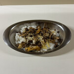 かれーの店 うどん  - きのこの叫びチーズ入り　ナストッピング