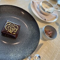 ベージュ アラン・デュカス 東京 - 