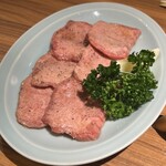 焼肉ホルモン金樹 - 特選生タン塩