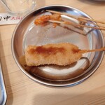 串カツ田中 - 定番５本盛（牛、豚、玉ねぎ、レンコン、海老様）910円　豚さん