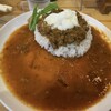 カレーや 満店堂 - 皿が透けて見えそう。