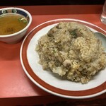 幸園 - スープについて大きなチャーシューがゴロゴロ入っています。