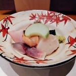 ますぶち - お造り　赤貝　しゃこ　〆さば　帆立貝　本まぐろ　さわら