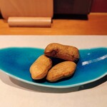ますぶち - お通し　生落花生の塩茹で　おおまさり