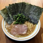 横浜家系ラーメン 三郷家 - ラーメン900円麺硬め。海苔増し100円。