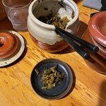 無鉄砲 - 高菜はお持ち帰りできます。美味しいです。