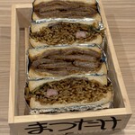 トレイス - 見島牛のヒレカツサンド(!)と焼きそばパン