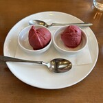 ハニービー - クーポンで頂いたカシスのジェラード