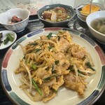 中国料理 頤和園 - 豚、ニラ、玉子の炒め