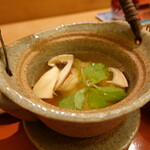 寿司英 - 国産松茸の土瓶蒸し