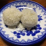 長崎ちゃんぽん 旬 - ココナッツ団子（１個から）　１５０円（２個３００円）