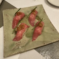 近江牛もりしま 寛閑観ここ滋賀店 - 牛寿し 焼霜仕立て