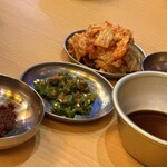 韓国タッカンマリ専門店 いろは - 白菜キムチ、青唐みそ、薬味