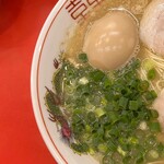 しょうちゃんラーメン - 味玉ラーメン790円　左