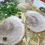 しょうちゃんラーメン - 味玉ラーメン790円　左