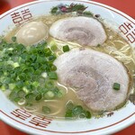 しょうちゃんラーメン - 味玉ラーメン790円　左