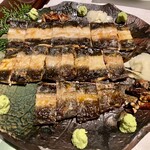 食房 四季 - 広島県産天然鰻の白焼き、ニンニクと一緒に食べるのがめちゃうま