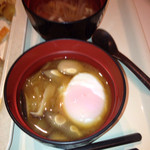 ややダイニング - 味噌汁に温泉卵、幸せです