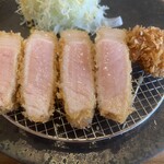 ENCとしば太 - ピンクの厚切りロースは低温調理のなせる技
      ラードの香りもたまりません♪