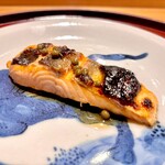 礒田 - 少し甘みあるタレで焼き上げた琵琶鱒　実山椒がきいてて美味しい♫