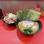 横浜ラーメン斎藤家 日野店 - ラーメン＋まぶし丼