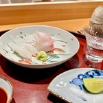 礒田 - 明石真鯛と白烏賊のお造り　飛騨の天領と♫