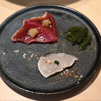 銀座 鮨 魯久 - 刺身：かつお、さわらたたき