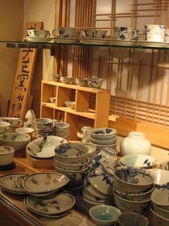 Maeyachiya - 益子焼　相澤博作　陶器の展示と販売コーナー　