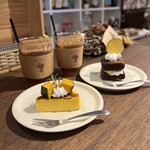 カフェ ミレニアム - ・ 自家製蜂蜜レモンティー
・贅沢かぼちゃの秋色バスクチーズケーキ
・季節のブラウニーサンド