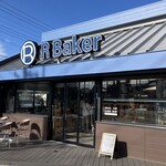 R Baker 水戸店 - 綺麗なお店で賑わっていました