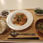 トーコーキッチン - 鶏のスイートチリソース 副菜二品、豚汁、ご飯