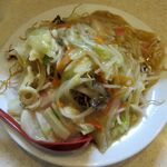 長崎ちゃんぽん・皿うどん 球磨 - パリパリ揚げたての麺を崩しながら餡と絡めて頂く