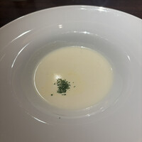 THE KINTAN STEAK - スープはビシソワーズ。暑い日だったのでありがたい。お代わり無限ですがお代わりは熱いオニオンスープだそう。