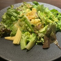 THE KINTAN STEAK - 山盛りなサラダ。新鮮で美味しいです。