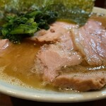 ラーメン 洞くつ家 - チャーシューは脂身と赤身のバランスが良い