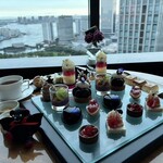 バー＆ラウンジ  トゥエンティエイト コンラッド東京 - 