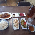 ごはん亭 むらかみ食堂 - 
      大ごはん、カレイの煮付け、おから、青唐辛子、まぐろの刺身