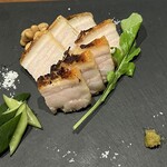 創意中華 茶房 桃花片 - 皮付きバラ肉クリスピー焼き