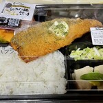 ぴえろ弁当 - ご飯のお供に塩昆布も付いてます。