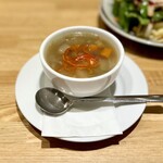 洋食 おがた - 野菜たっぷりのスープは優しい味わい