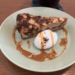 カフェトリコ - ラムレーズンとアーモンドのタルト