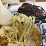 支那そば月や - 平打ち縮れ麺