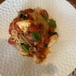 アルナージ - トマトとモッツァレラのパスタ