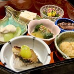 輪久 - 【一の重】一品一品がとにかく丁寧な仕事っぷり。
                                この7品すべてが感動するほど美味しかった♪ゞ(｡｡*)ﾉｳｯ!ヾ(*'ﾛ')ﾉ"ﾏｯ!ゞ(*｡｡)ﾉｳｯ!ヾ('ﾛ'*)ﾉ"ﾏｯ!