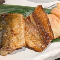 高級ブランド干物 『銀座伴助』 銀座本店 - 左から　さば・赤魚・縞ほっけ