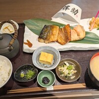 高級ブランド干物 『銀座伴助』 銀座本店 - Ａ．さば・縞ほっけ・赤魚¥2,860