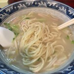 麺屋鎌倉山 - 太麺の様子